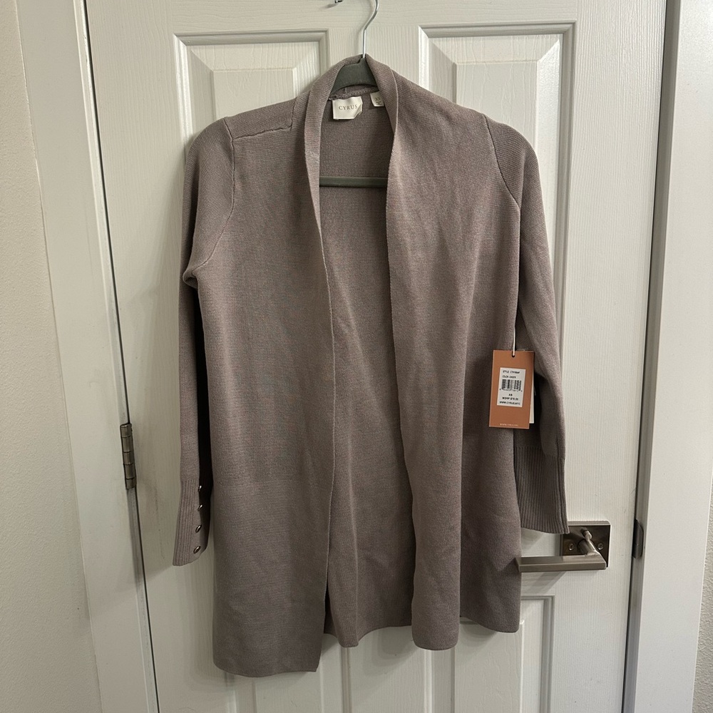 Cyrus Open Front Cardigan – Color: Grey
Size XS | NWT